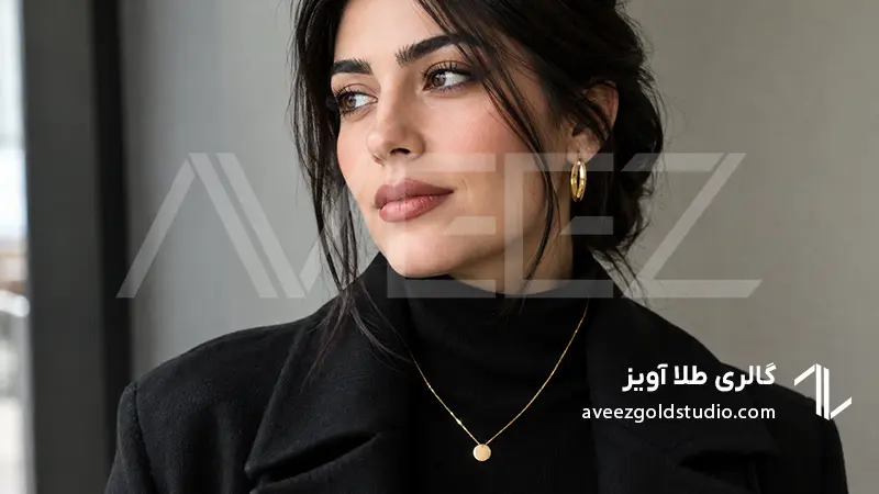 درخشش طلا روی استایل مونوکروم مشکی در عکاسی لایف‌استایل